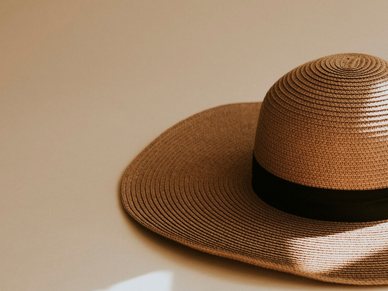 Menninist hats